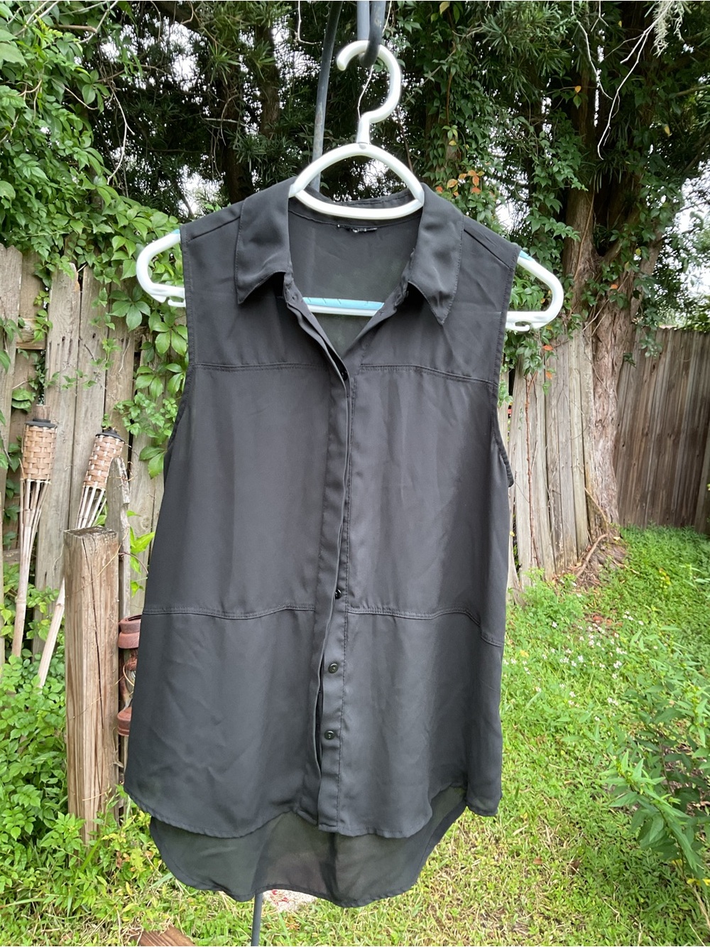 Men's Black Sleeveless Button-Front Shirt
